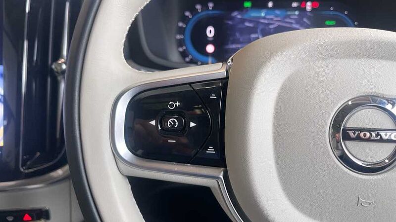 Volvo V60 Ultra, T8 AWD Plug-in hybrid, Electric/Petrol, Dark