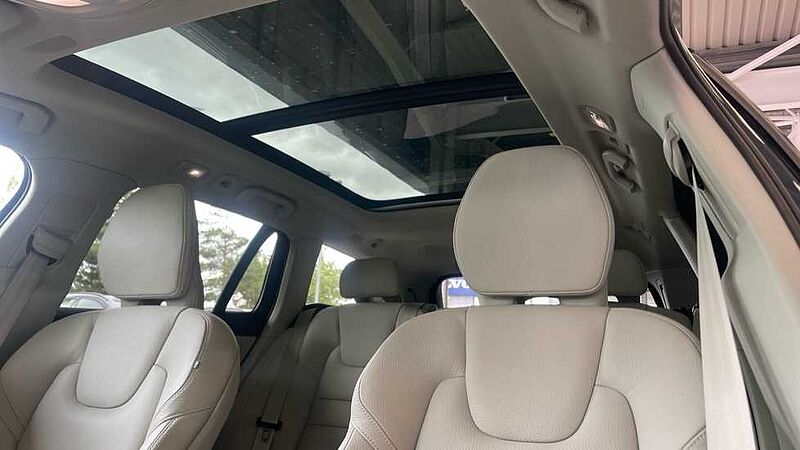 Volvo V60 Ultra, T8 AWD Plug-in hybrid, Electric/Petrol, Dark