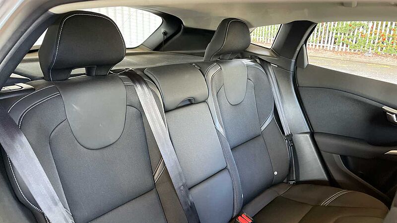 Volvo V40 T2 Momentum Manual