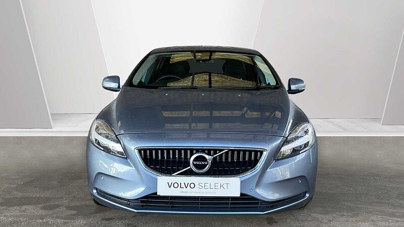 Volvo V40 T2 Momentum Manual