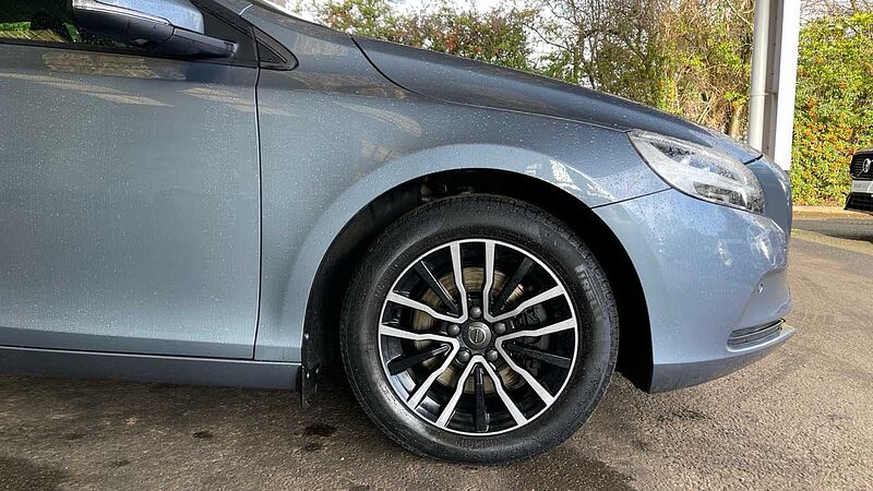 Volvo V40 T2 Momentum Manual