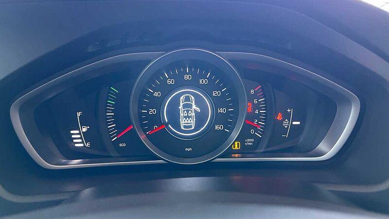 Volvo V40 T2 Momentum Manual