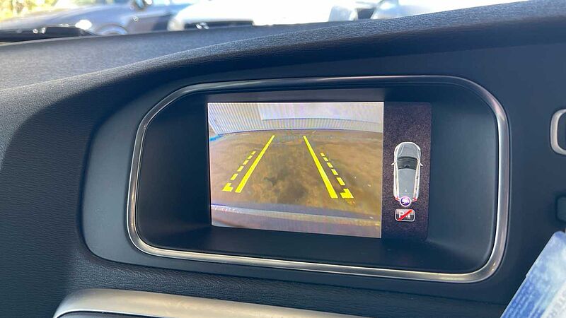 Volvo V40 T2 Momentum Manual