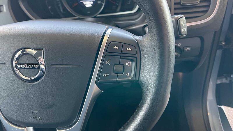 Volvo V40 T2 Momentum Manual