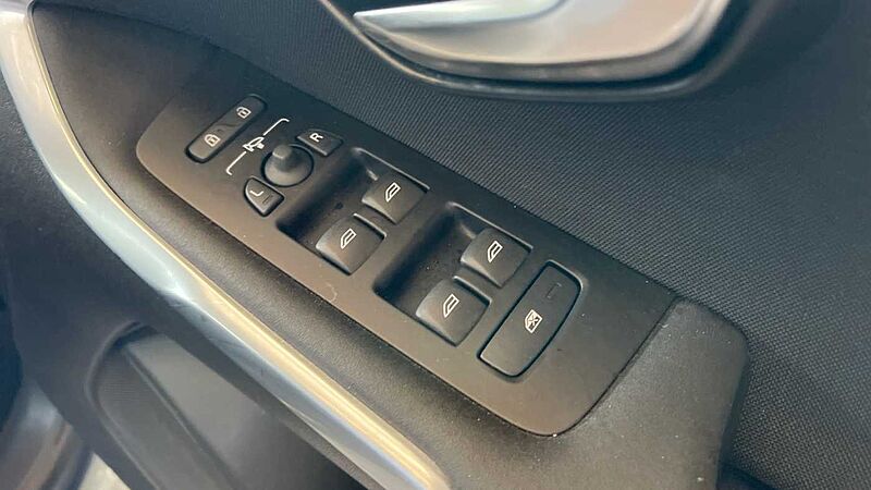 Volvo V40 T2 Momentum Manual