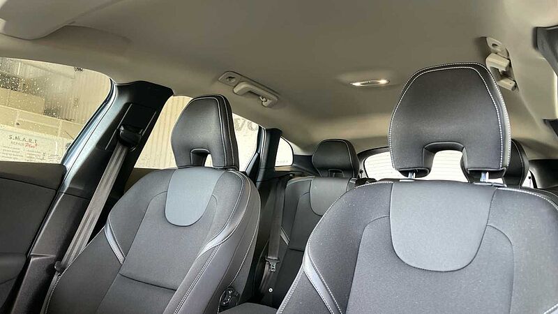 Volvo V40 T2 Momentum Manual