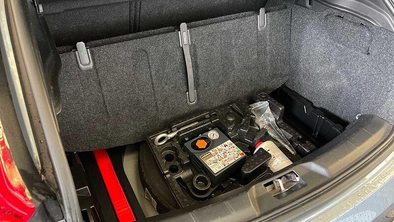 Volvo V40 T2 Momentum Manual