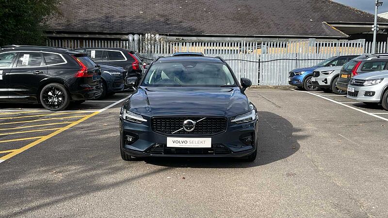 Volvo V60 Ultra, B4 Mild hybrid, Petrol, Dark