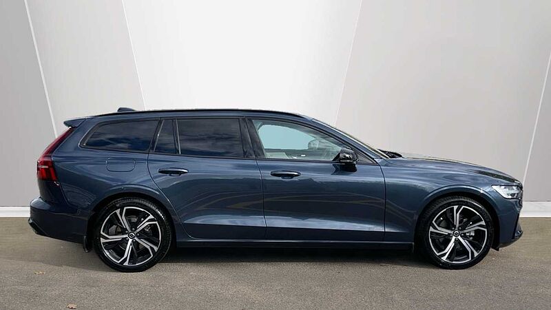 Volvo V60 Ultra, B4 Mild hybrid, Petrol, Dark