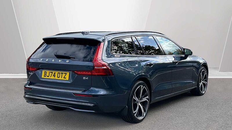 Volvo V60 Ultra, B4 Mild hybrid, Petrol, Dark