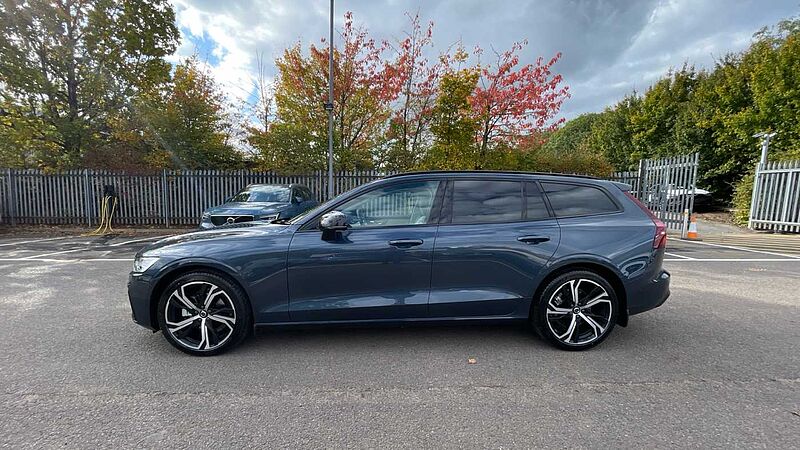 Volvo V60 Ultra, B4 Mild hybrid, Petrol, Dark