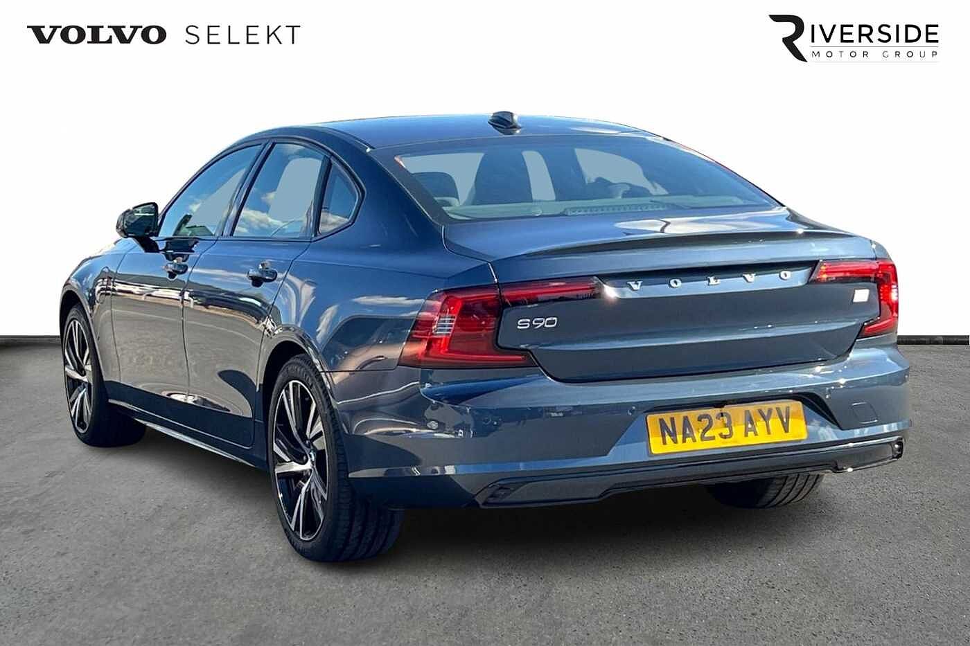 Volvo S90 Recharge Plus, T8 AWD plug-in hybrid, Electric/Petrol, Dark