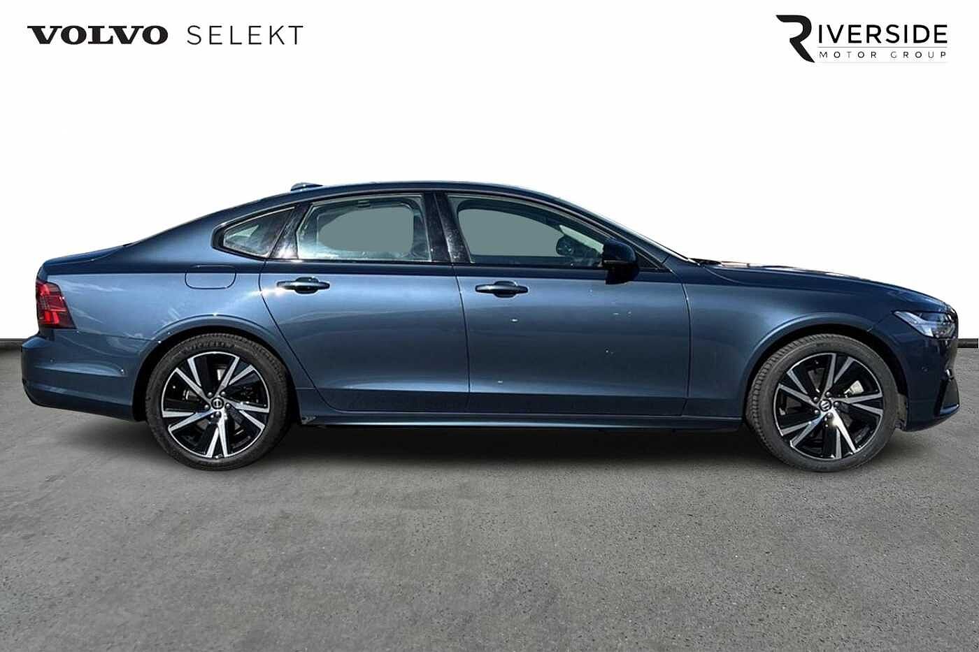 Volvo S90 Recharge Plus, T8 AWD plug-in hybrid, Electric/Petrol, Dark
