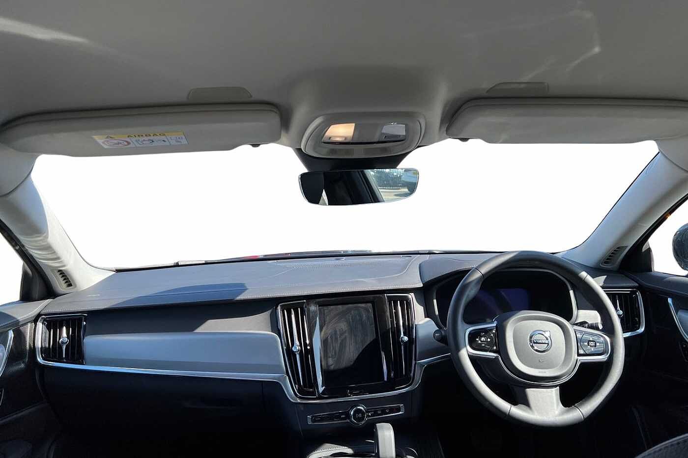 Volvo S90 Recharge Plus, T8 AWD plug-in hybrid, Electric/Petrol, Dark