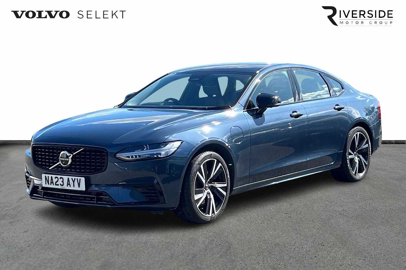 Volvo S90 Recharge Plus, T8 AWD plug-in hybrid, Electric/Petrol, Dark
