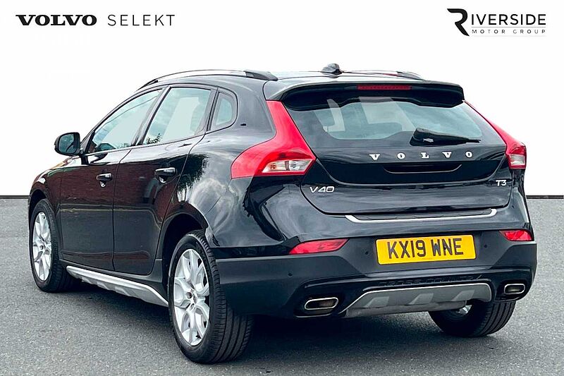 Volvo V40 Cross Country T3 Automatic (Winter Pack: Styling Kit)