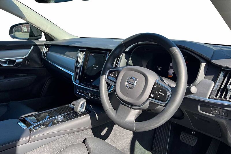 Volvo S90 Recharge Plus, T8 AWD plug-in hybrid, Electric/Petrol, Dark