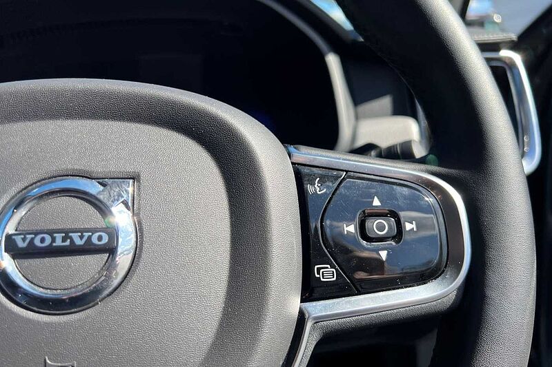 Volvo S90 Recharge Plus, T8 AWD plug-in hybrid, Electric/Petrol, Dark
