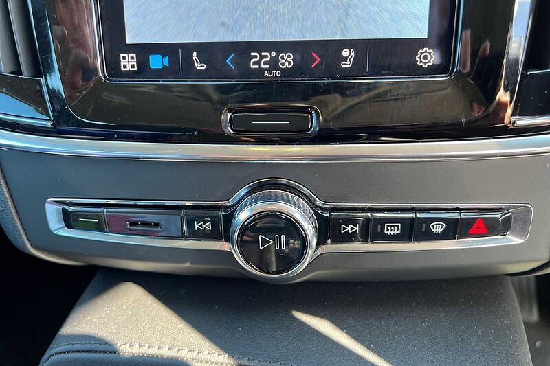 Volvo S90 Recharge Plus, T8 AWD plug-in hybrid, Electric/Petrol, Dark
