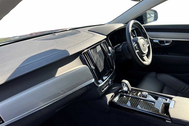 Volvo S90 Recharge Plus, T8 AWD plug-in hybrid, Electric/Petrol, Dark