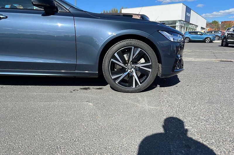 Volvo S90 Recharge Plus, T8 AWD plug-in hybrid, Electric/Petrol, Dark