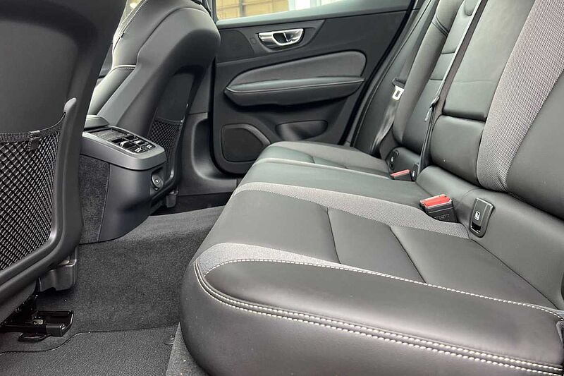 Volvo S60 R-Design, B5 mild hybrid (Sunroof: Climate: Lounge Pack: )