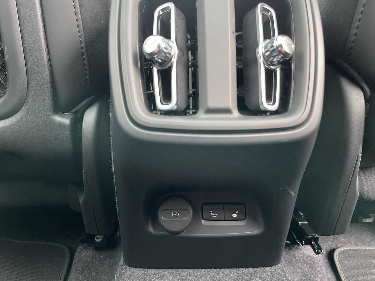 Volvo XC40 2.0 B4P Ultra Black Edition 5Dr Auto