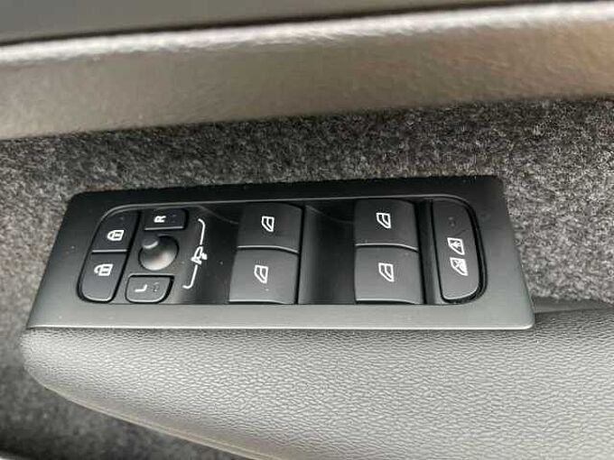 Volvo XC40 2.0 B4P Ultra Black Edition 5Dr Auto