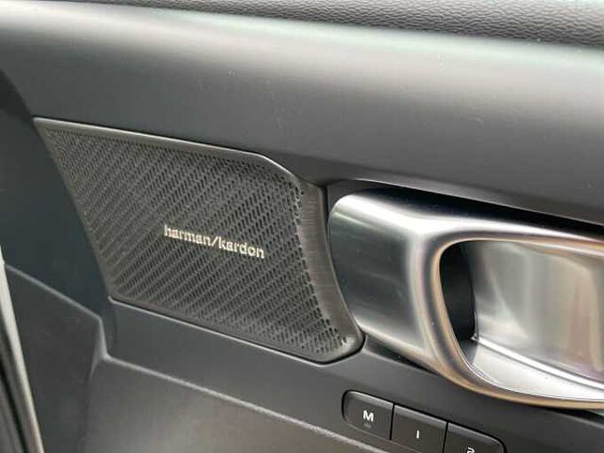 Volvo XC40 2.0 B4P Ultra Black Edition 5Dr Auto