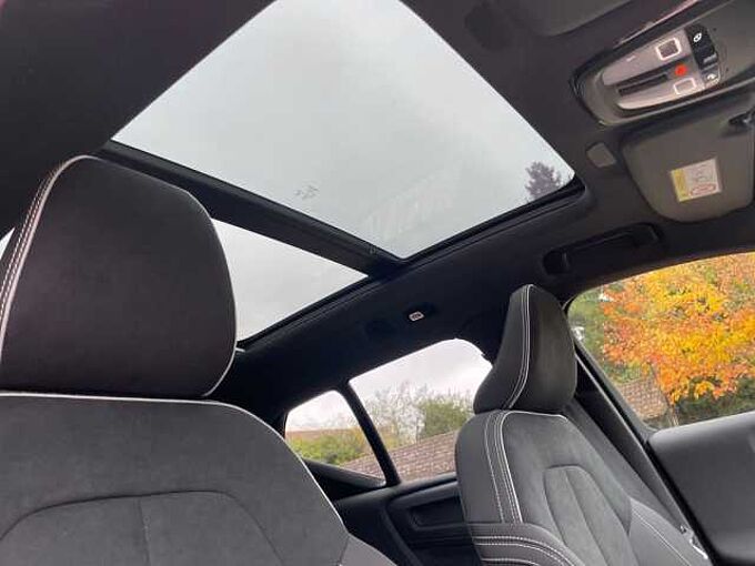 Volvo XC40 2.0 B4P Ultra Black Edition 5Dr Auto