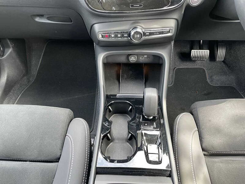 Volvo XC40 Ultra, B4 Mild hybrid, Petrol, Dark