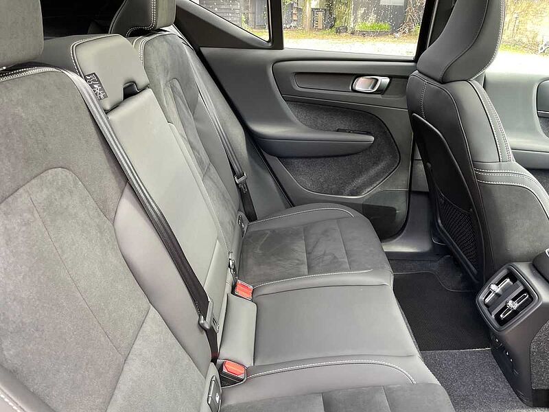 Volvo XC40 Ultra, B4 Mild hybrid, Petrol, Dark