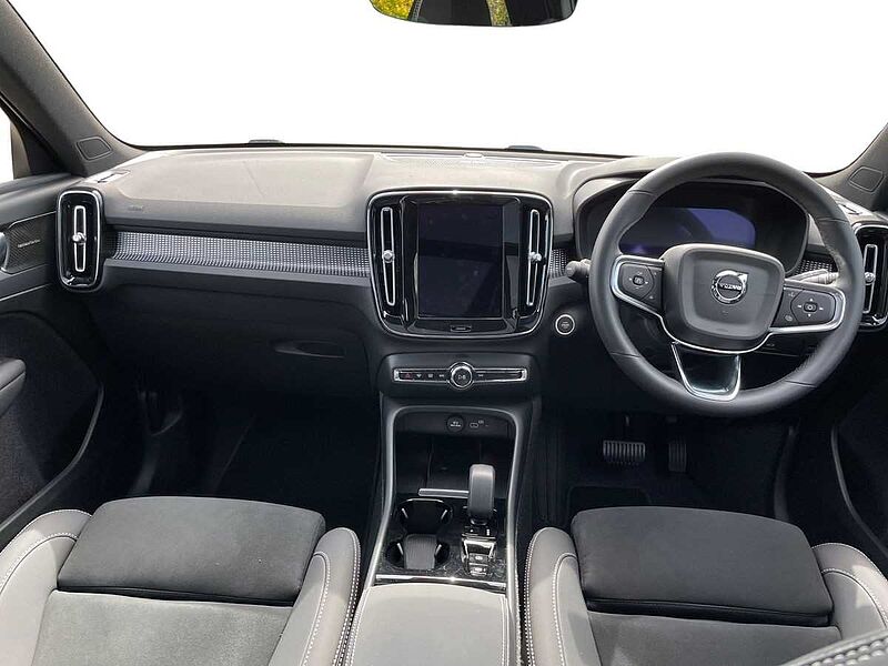 Volvo XC40 Ultra, B4 Mild hybrid, Petrol, Dark