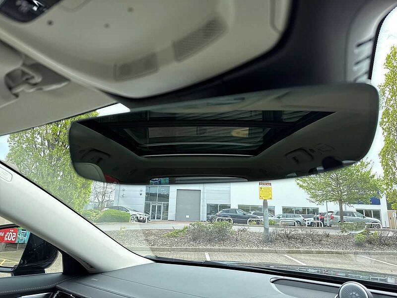 Volvo V90 Ultra, T8 AWD Plug-in hybrid, Electric/Petrol, Dark