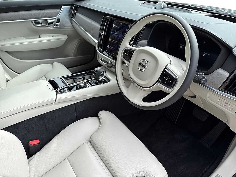 Volvo V90 Ultra, T8 AWD Plug-in hybrid, Electric/Petrol, Dark