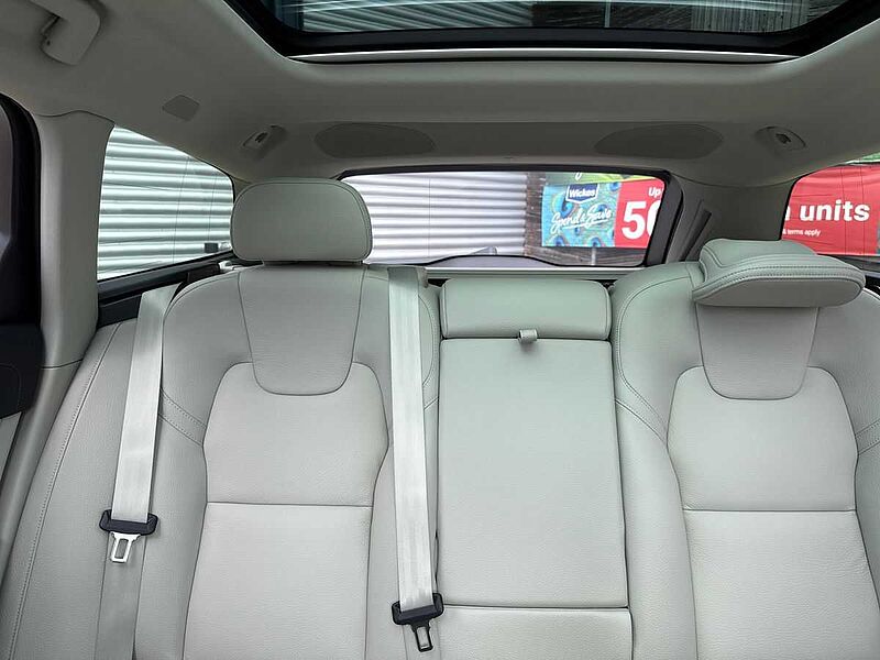 Volvo V90 Ultra, T8 AWD Plug-in hybrid, Electric/Petrol, Dark