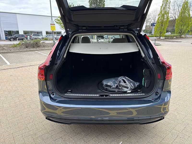 Volvo V90 Ultra, T8 AWD Plug-in hybrid, Electric/Petrol, Dark