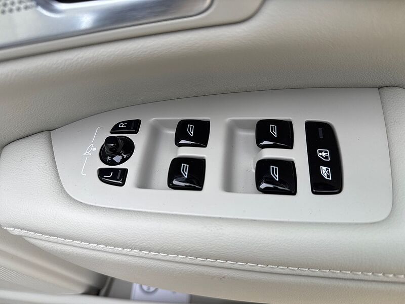 Volvo V90 Ultra, T8 AWD Plug-in hybrid, Electric/Petrol, Dark