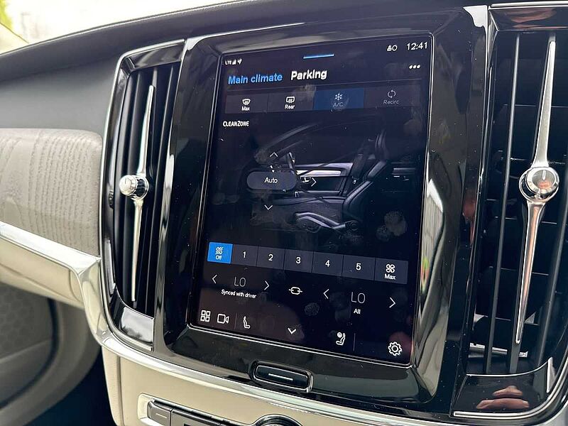 Volvo V90 Ultra, T8 AWD Plug-in hybrid, Electric/Petrol, Dark