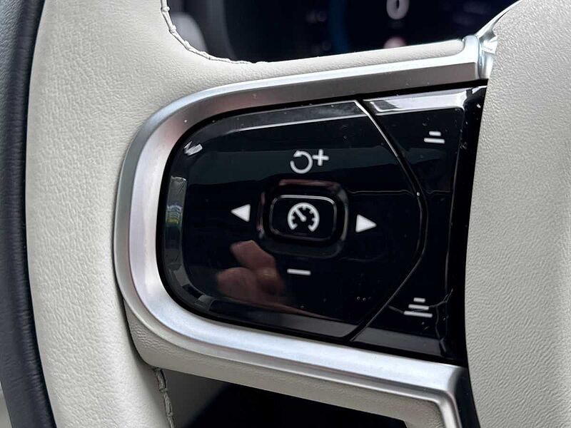 Volvo V90 Ultra, T8 AWD Plug-in hybrid, Electric/Petrol, Dark