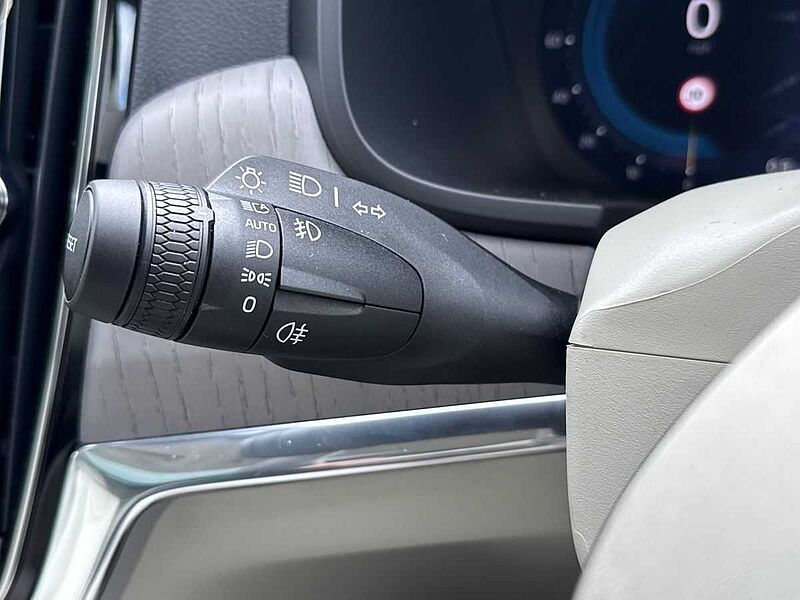 Volvo V90 Ultra, T8 AWD Plug-in hybrid, Electric/Petrol, Dark