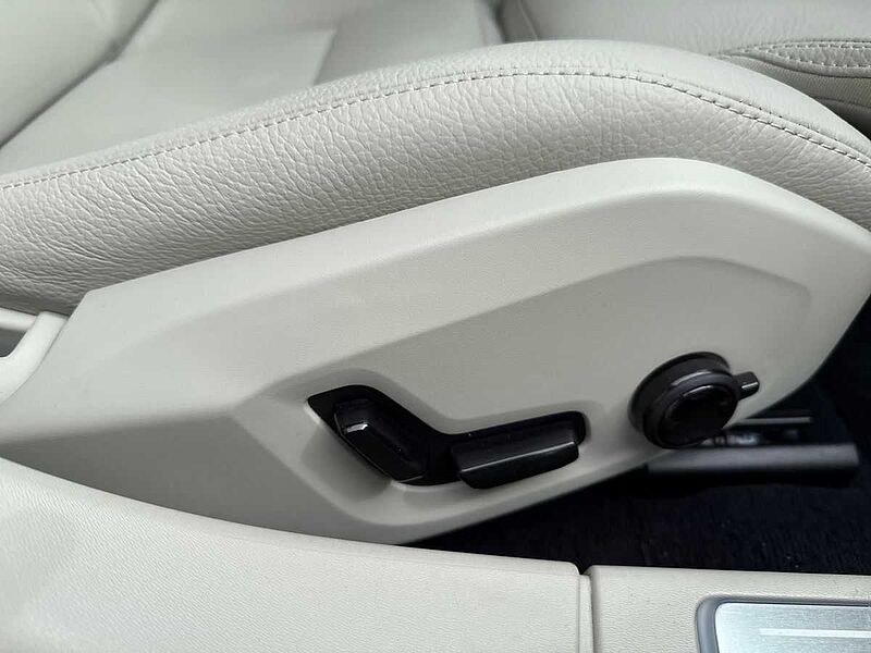 Volvo V90 Ultra, T8 AWD Plug-in hybrid, Electric/Petrol, Dark