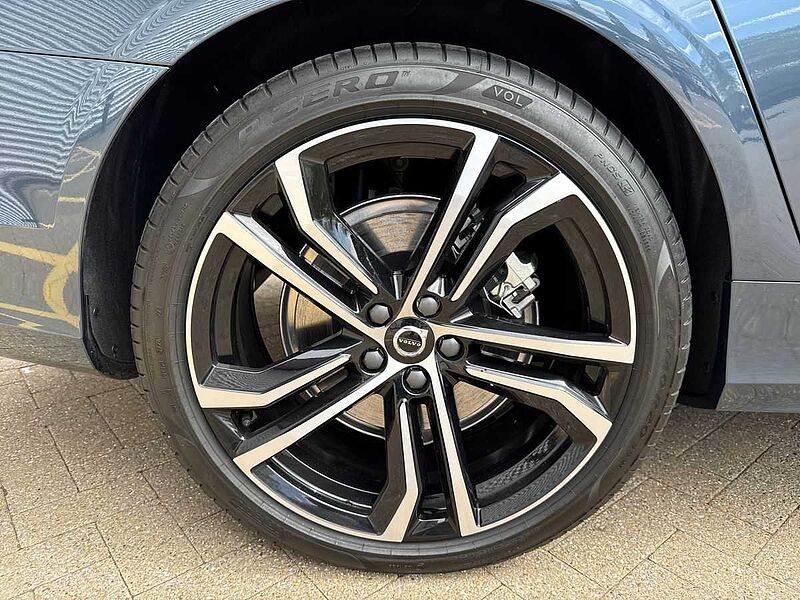 Volvo V90 Ultra, T8 AWD Plug-in hybrid, Electric/Petrol, Dark