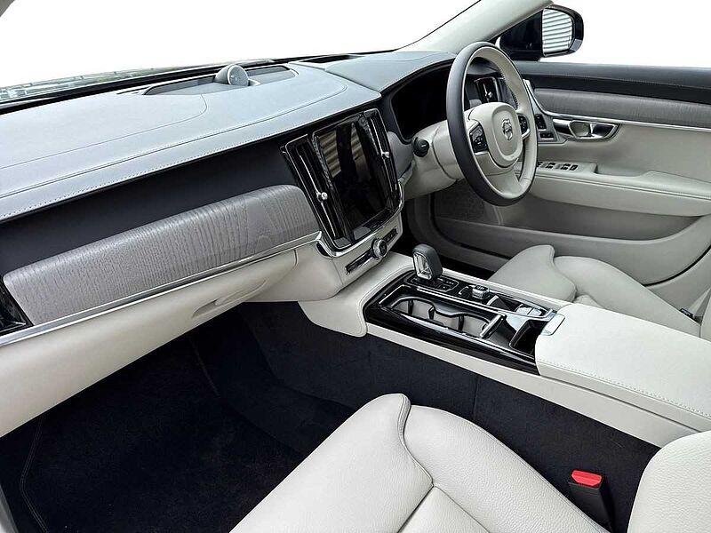 Volvo V90 Ultra, T8 AWD Plug-in hybrid, Electric/Petrol, Dark