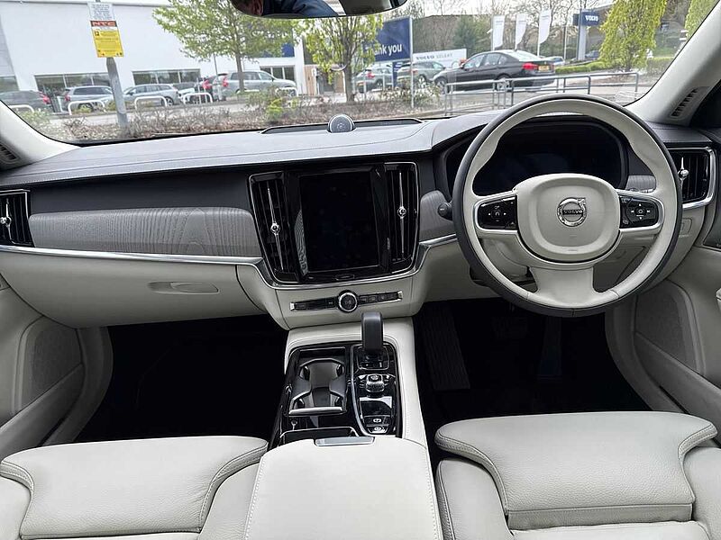 Volvo V90 Ultra, T8 AWD Plug-in hybrid, Electric/Petrol, Dark