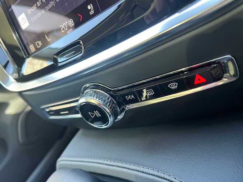 Volvo V60 Ultra, T8 AWD Plug-in hybrid, Electric/Petrol, Dark