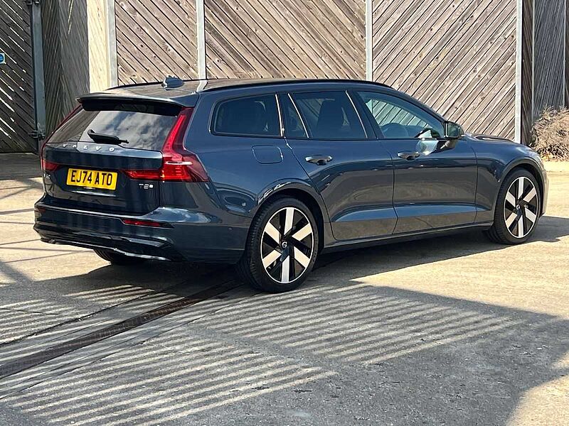 Volvo V60 Ultra, T8 AWD Plug-in hybrid, Electric/Petrol, Dark