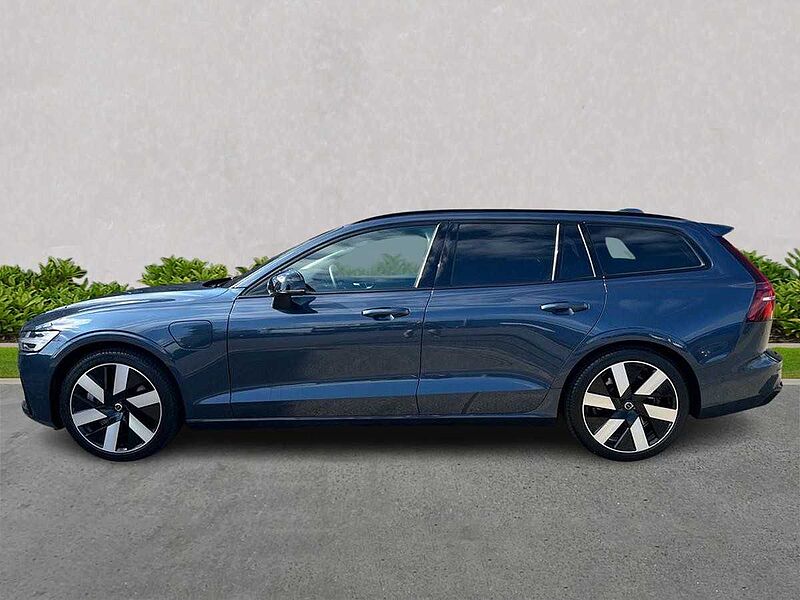 Volvo V60 Ultra, T8 AWD Plug-in hybrid, Electric/Petrol, Dark