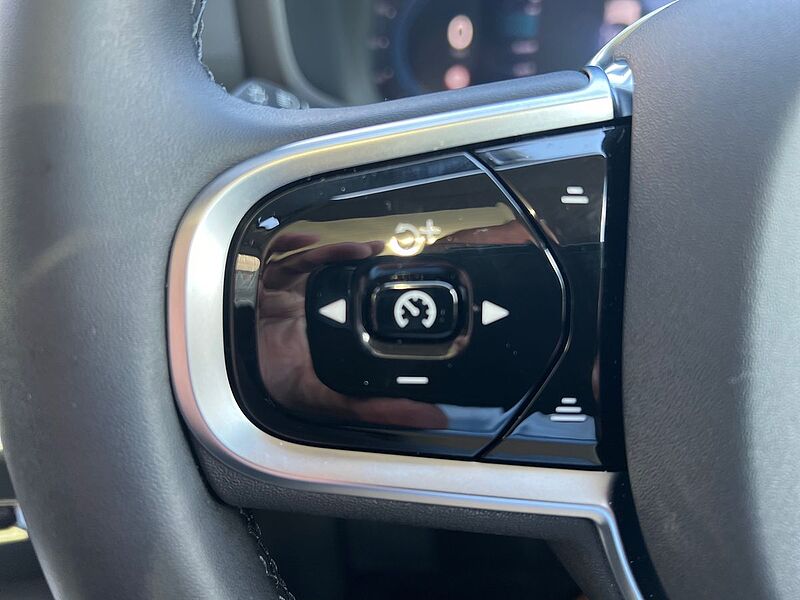 Volvo V60 Ultra, T8 AWD Plug-in hybrid, Electric/Petrol, Dark