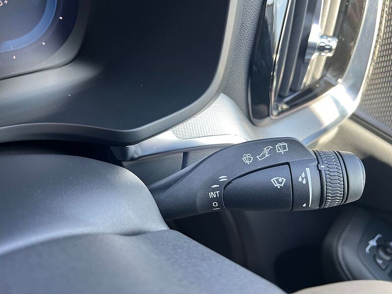 Volvo V60 Ultra, T8 AWD Plug-in hybrid, Electric/Petrol, Dark